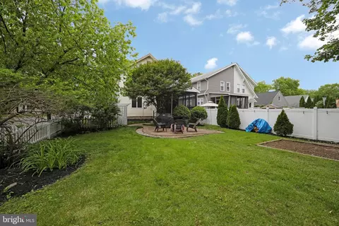 Exterior - 1 E 2nd St, Palmyra, NJ 08065 photo 5 of 10