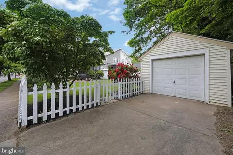Exterior - 1 E 2nd St, Palmyra, NJ 08065 photo 7 of 10