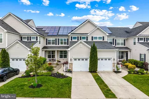 49 Overlook Dr, Mount Laurel, NJ 08054