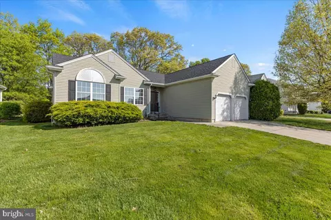 24 Ashley Dr, Delran, NJ 08075 photo 2