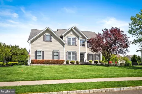 12 Wright Dr, Chesterfield, NJ 08515