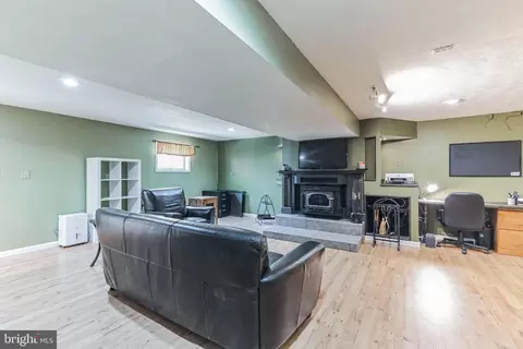 Living - 900 Old Indian Mills Rd, Tabernacle, NJ 08088 photo 3 of 5