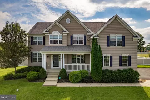 4 Waverly Dr, Columbus, NJ 08022