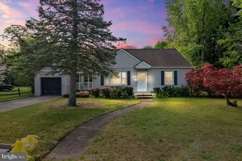 40 Fairfax Dr, Cinnaminson, NJ 08077