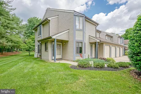 203 Kettering Ct, Marlton, NJ 08053