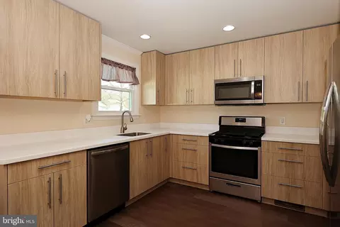 7 Abington Ave, Marlton, NJ 08053 photo 8