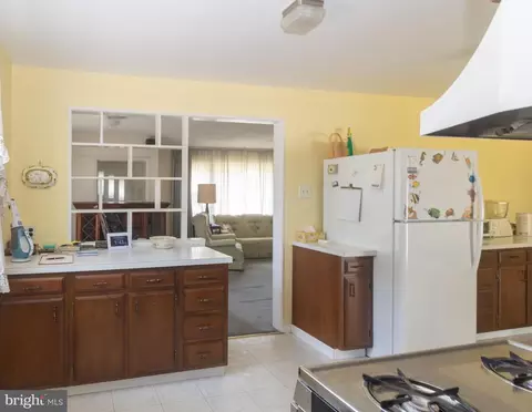Kitchen - 528 Erhardt Ave, Beverly, NJ 08010 photo 2 of 4