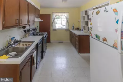 Kitchen - 528 Erhardt Ave, Beverly, NJ 08010 photo 3 of 4