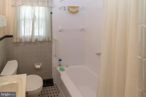 Bath - 528 Erhardt Ave, Beverly, NJ 08010 photo 1 of 1