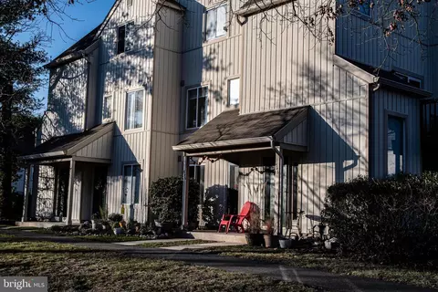 345 Woodlake Dr, Marlton, NJ 08053