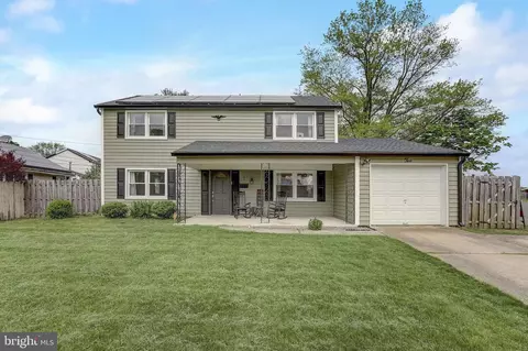 2 Hawthorne Ln, Willingboro, NJ 08046