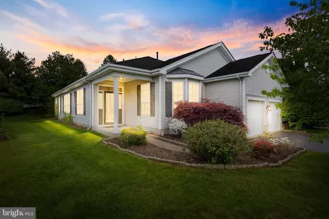 47 Vandevere Ln, Columbus, NJ 08022