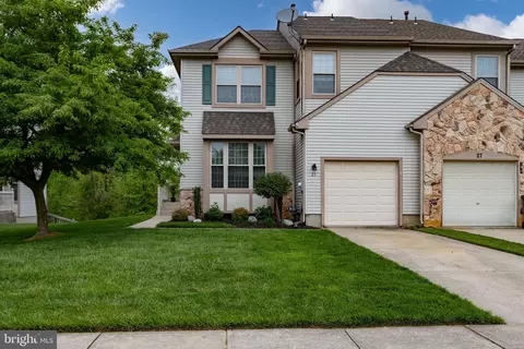 25 Shelburne St, Burlington, NJ 08016