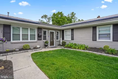 4 Trebing Ln, Willingboro, NJ 08046