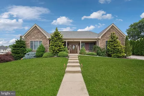 301 Second St E, Florence, NJ 08518