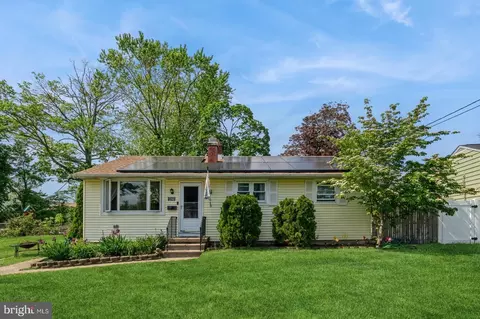 421 Hubbs Dr, Palmyra, NJ 08065
