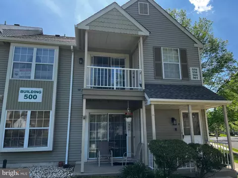 561 B Thornwood Dr, Mount Laurel, NJ 08054