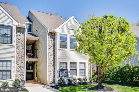 39 Bridgewater Dr, Marlton, NJ 08053