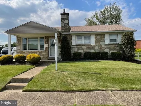 35 Lanci Rd, Maple Shade, NJ 08052
