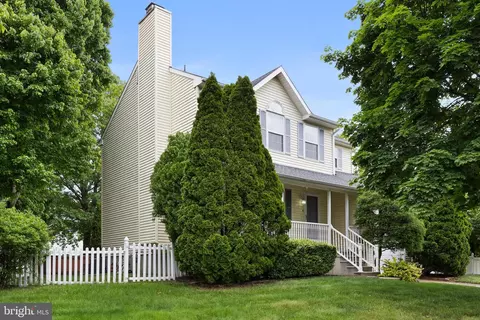 40 Harvest Ln, Burlington, NJ 08016