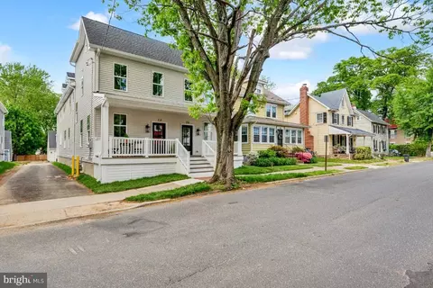 23 E 2nd St, Moorestown, NJ 08057
