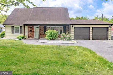 7 East Ct, Willingboro, NJ 08046