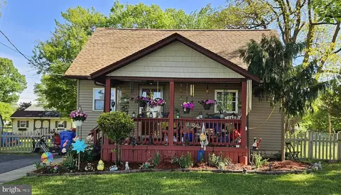 211 W 6th St, Florence, NJ 08518