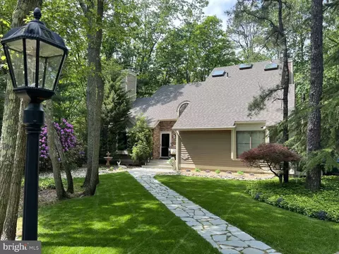 27 Pointe View Dr, Medford, NJ 08055