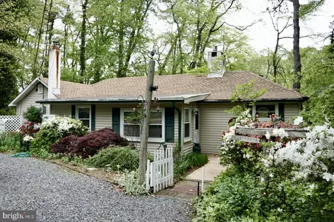 8 Dennis Ave, Browns Mills, NJ 08015