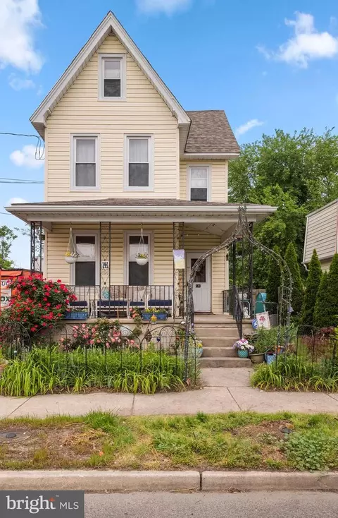 141 Spring Garden St, Riverside, NJ 08075