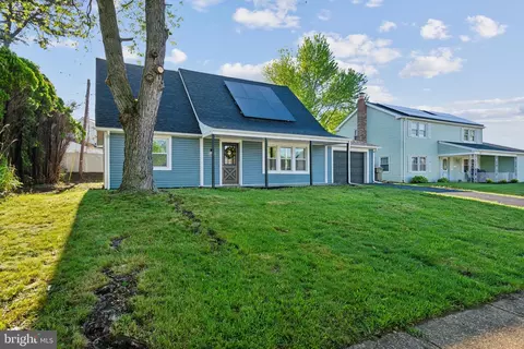 64 Hewlet Ln, Willingboro, NJ 08046