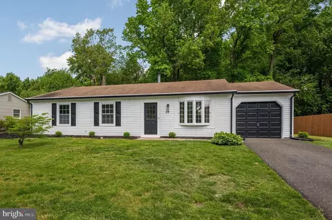 29 Hanover Rd, Marlton, NJ 08053