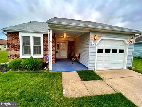 12 Gretna Ct, Mount Laurel, NJ 08054
