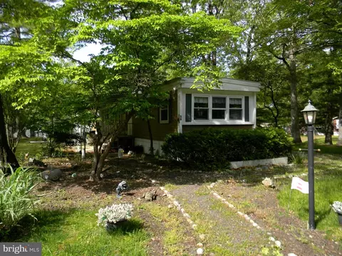 56 Magnolia Ln, Tabernacle, NJ 08088