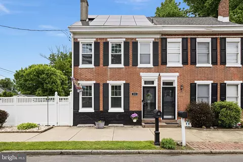 233 Fourth St, Fieldsboro, NJ 08505