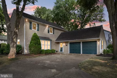 152 Coopers Kill Rd, Delran, NJ 08075