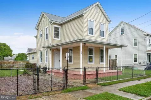 38 E 2nd St, Florence, NJ 08518