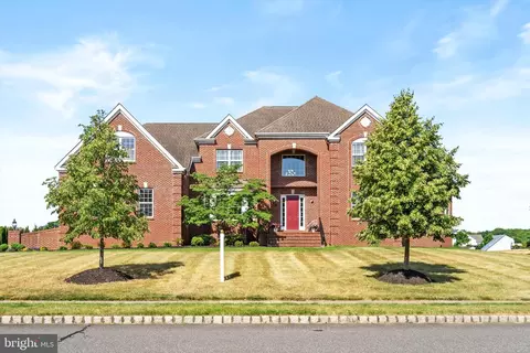 17 Belmont Cir, Columbus, NJ 08022