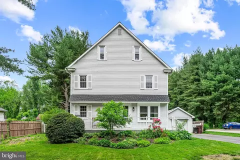 207 B Hooton Rd, Mount Laurel, NJ 08054