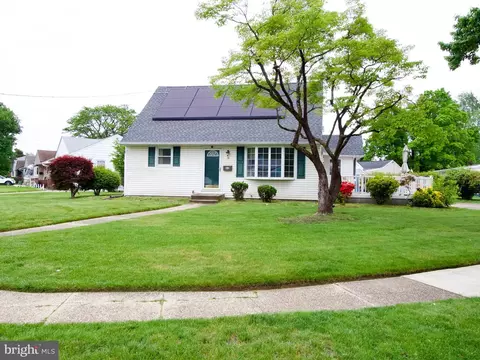 35 W Woodcrest Ave, Maple Shade, NJ 08052