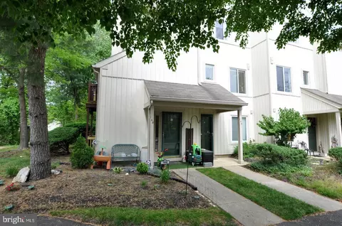 148 Woodlake Dr, Marlton, NJ 08053