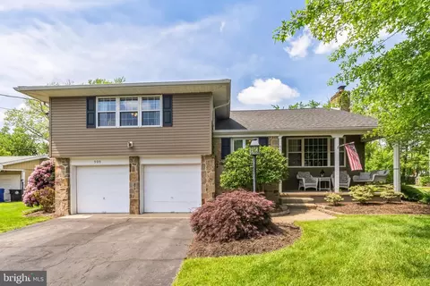 909 Hilltop Rd, Cinnaminson, NJ 08077