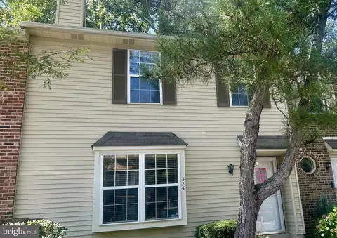 325 Gwynedd Ct, Mount Laurel, NJ 08054