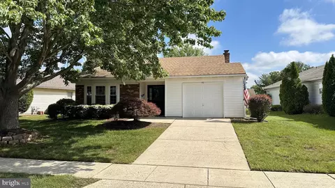 32 Chestnut Hill Ln, Columbus, NJ 08022