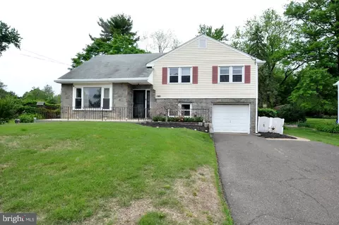 480 Willow Dr, Cinnaminson, NJ 08077