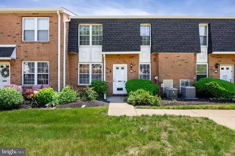 2072 Harbour Dr, Palmyra, NJ 08065
