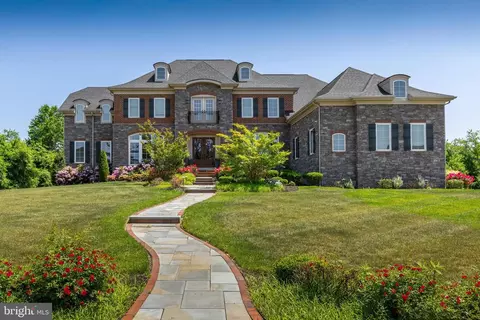 712 Walton Ct, Moorestown, NJ 08057