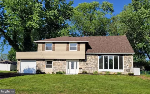 4 Green Briar Ln, Cinnaminson, NJ 08077