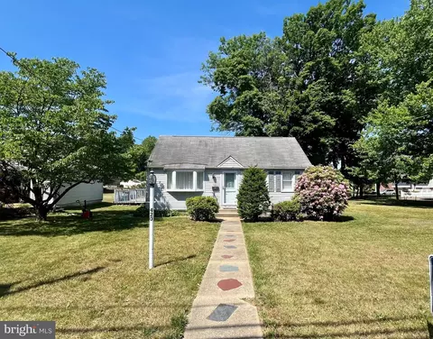 420 Stiles Ave, Maple Shade, NJ 08052