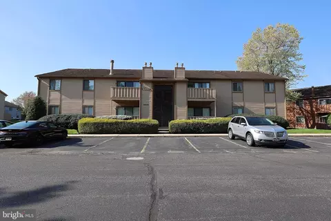 1005 Woodhollow Dr, Marlton, NJ 08053